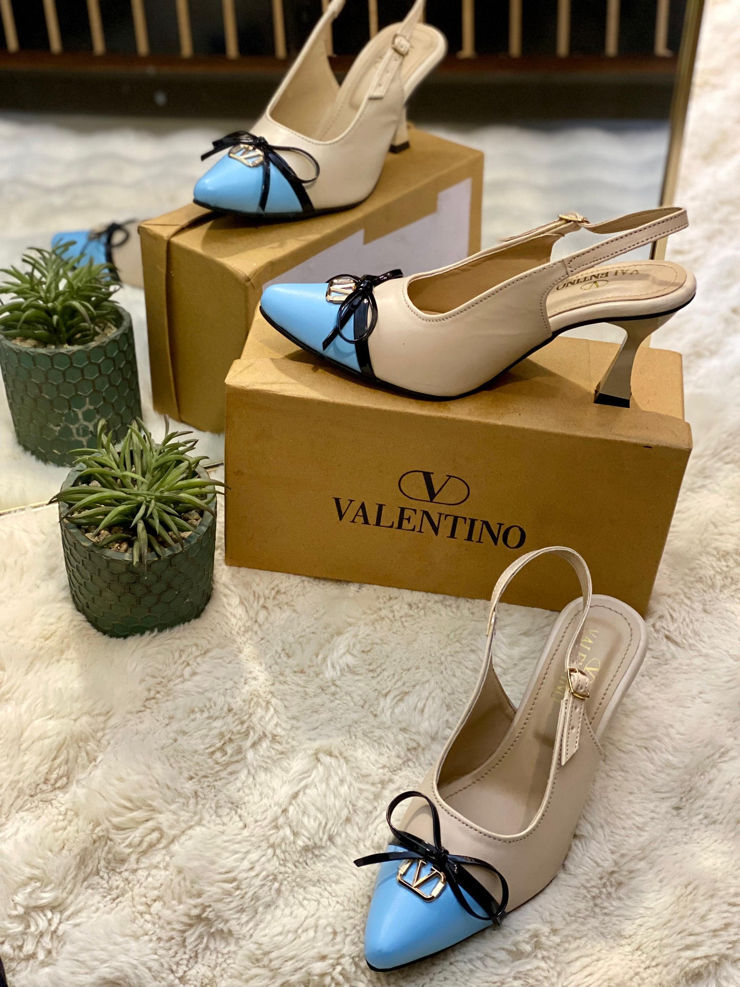 V- Skyline Bow Heels