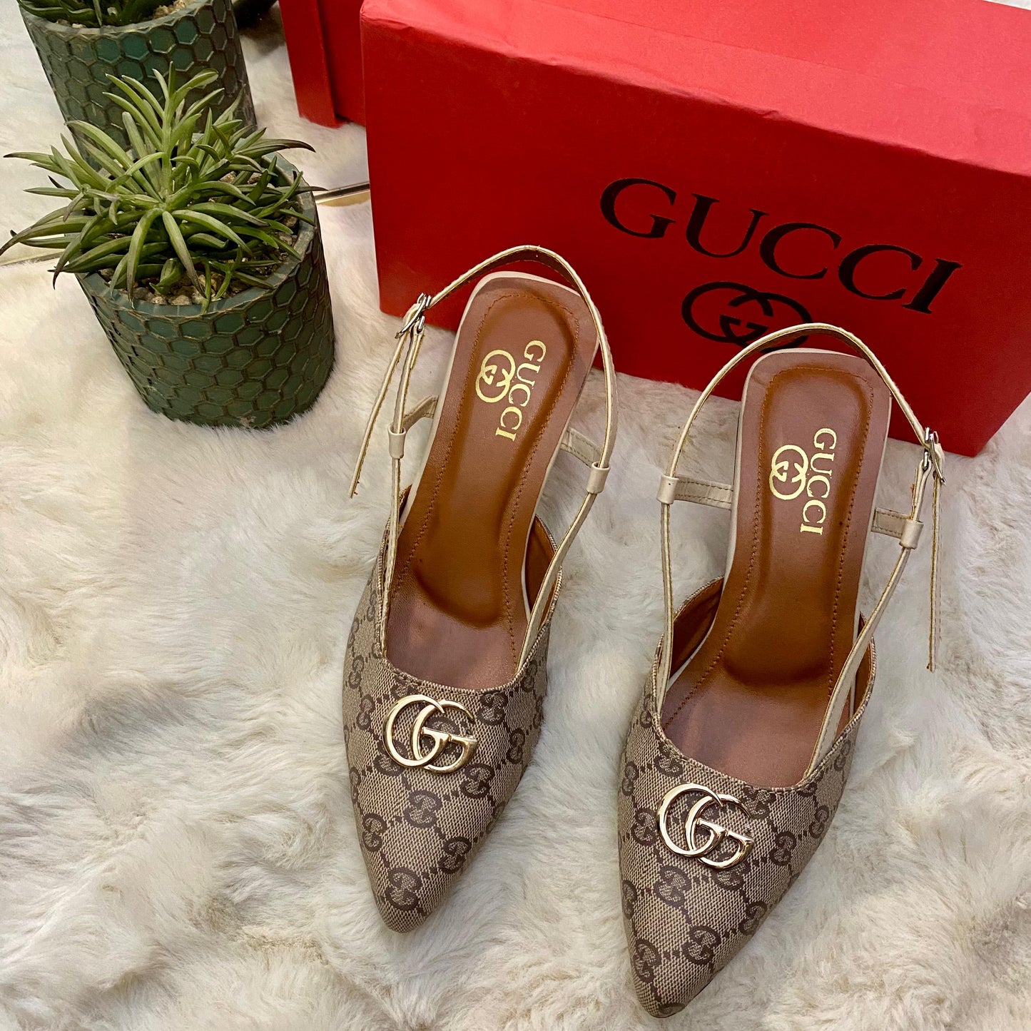 GG Signature Chic Heels
