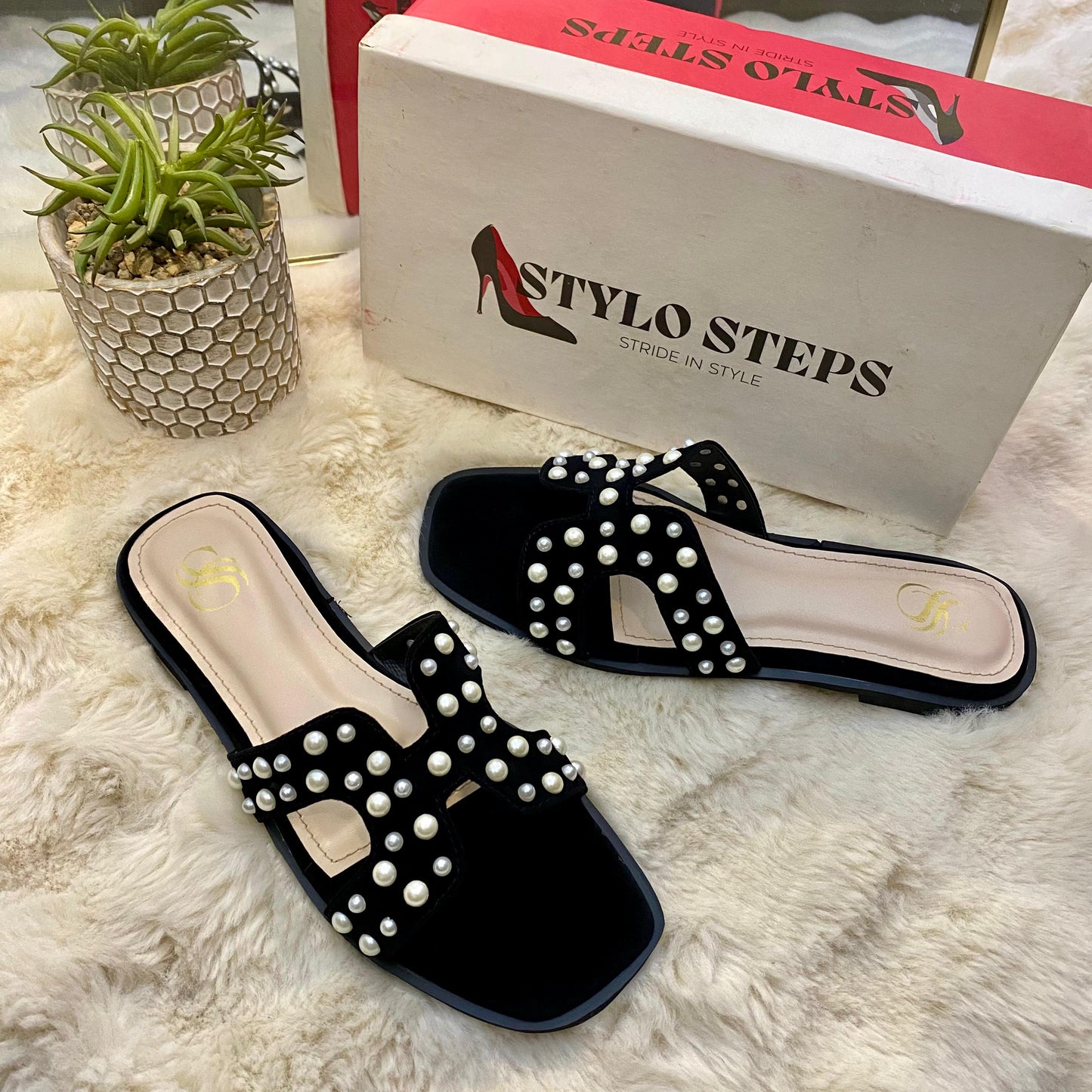 "Pearlé Chic Slides"