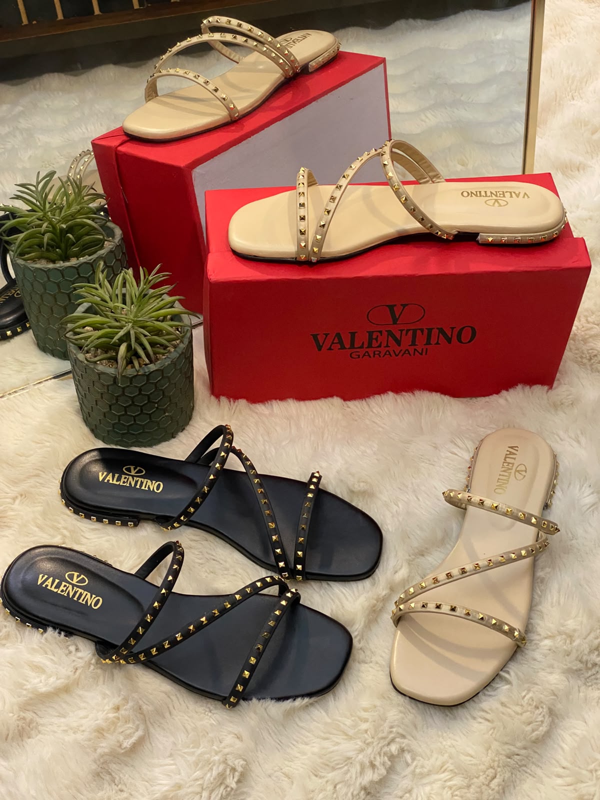 Pyramid Stud Flat