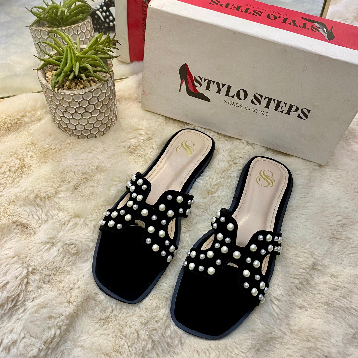 "Pearlé Chic Slides"