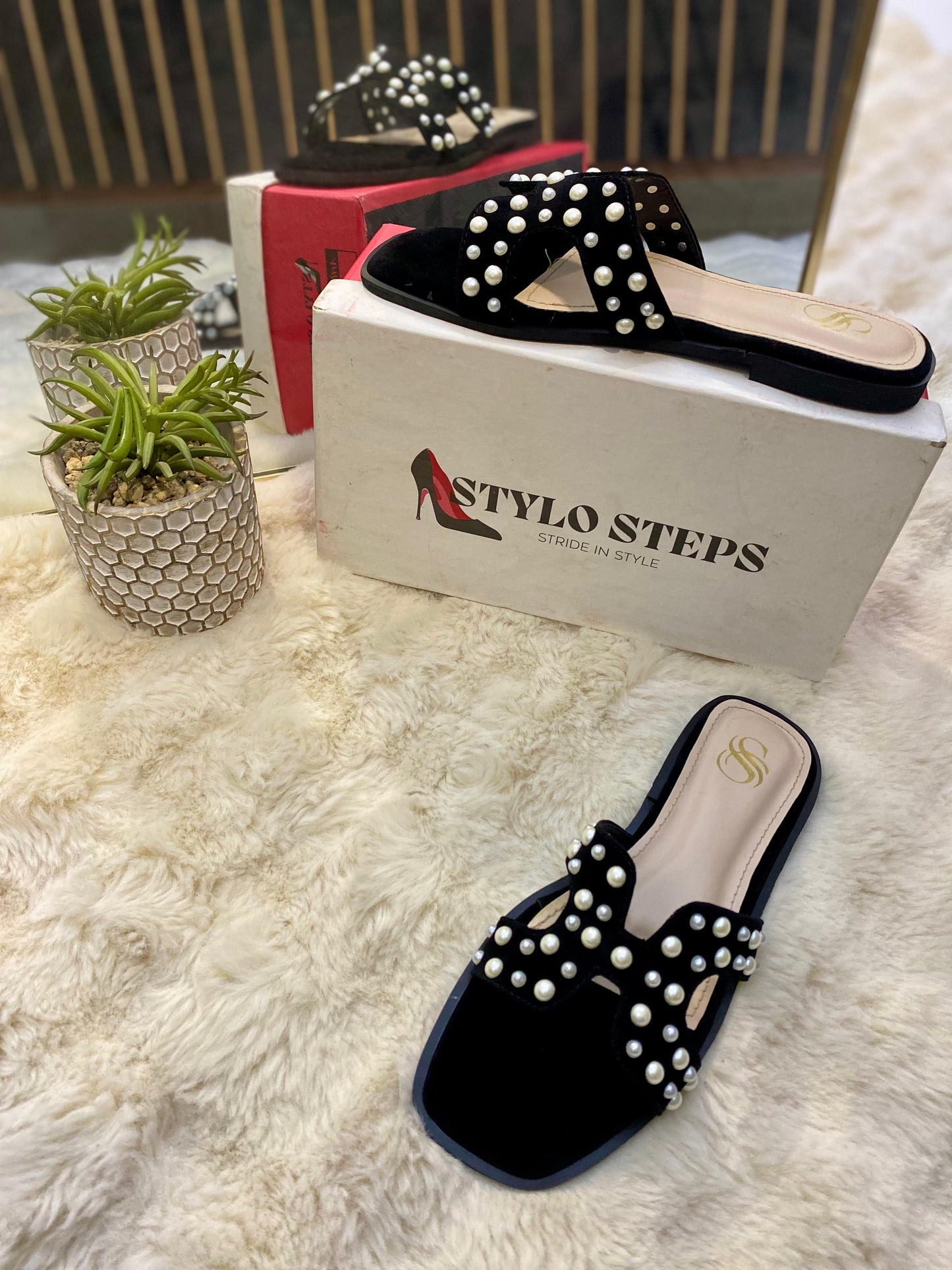 "Pearlé Chic Slides"