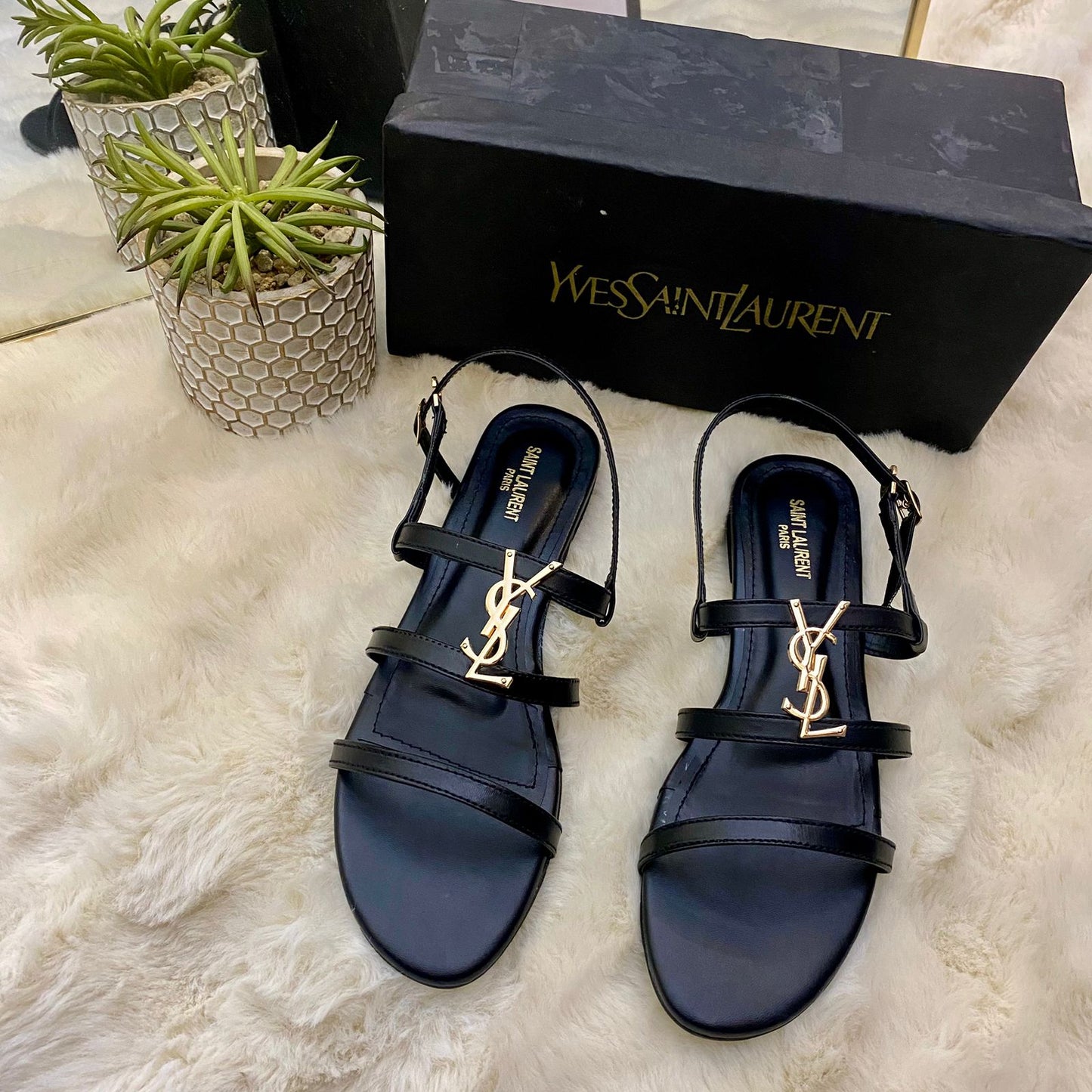 🆕YSL Saint Laurent Cassandre Sandles