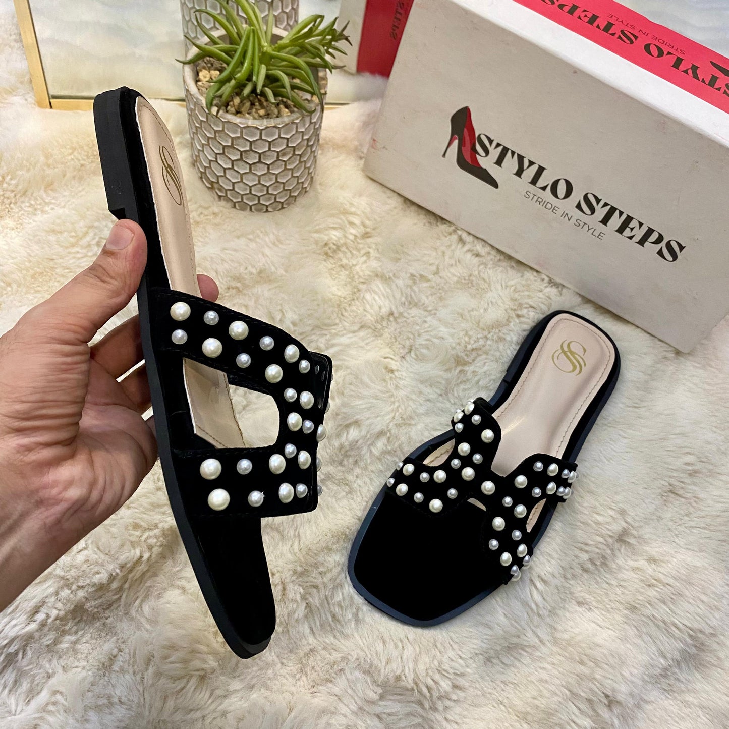 "Pearlé Chic Slides"