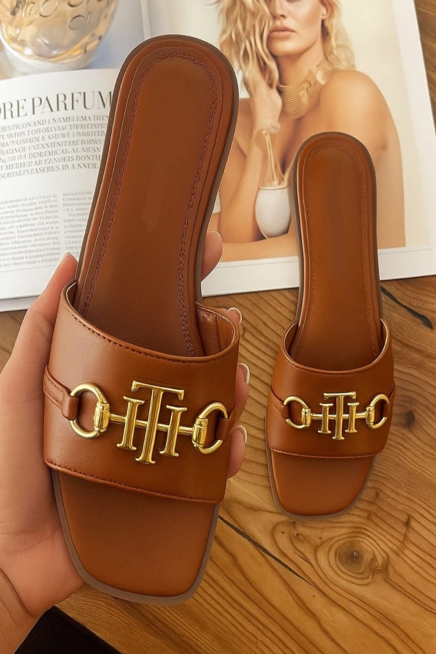 Iconic Buckle Flat