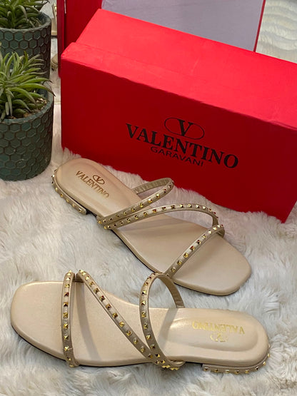 Pyramid Stud Flat