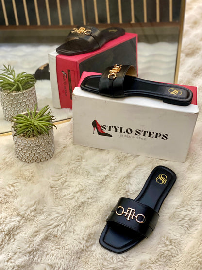 Iconic Buckle Flat