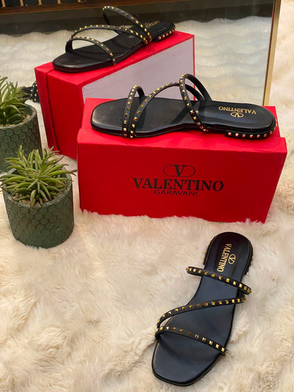 Pyramid Stud Flat