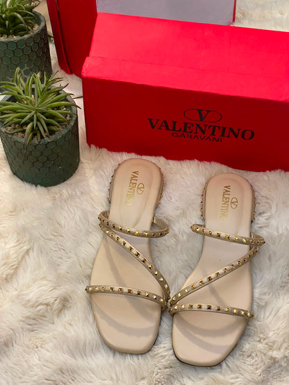 Pyramid Stud Flat