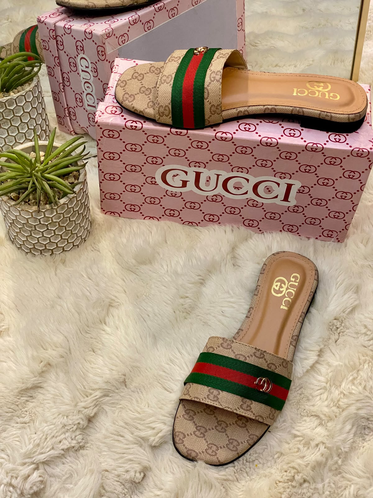 Signature Web Monogram Slides