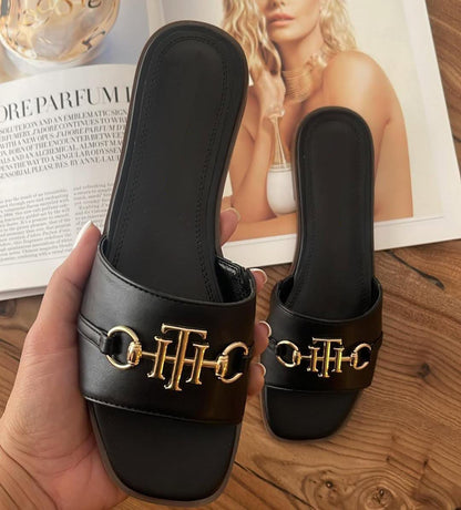 Iconic Buckle Flat