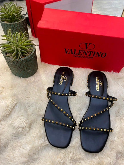 Pyramid Stud Flat