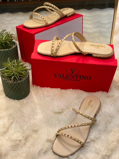 Pyramid Stud Flat